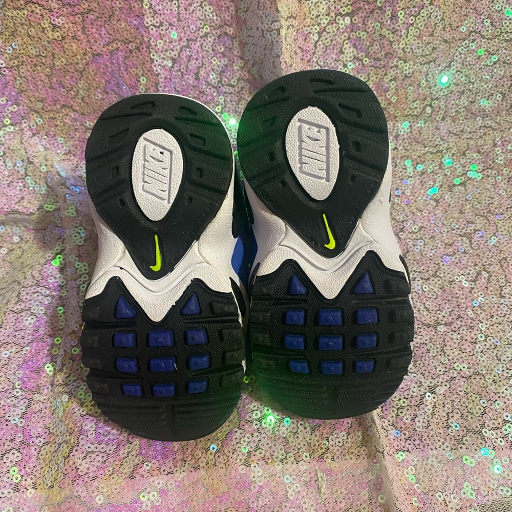 Nike - Picture 4 of 5